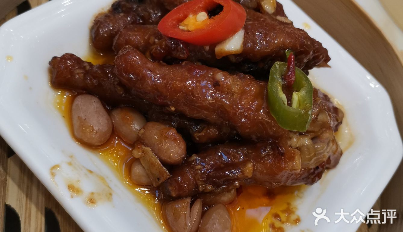 周日去的时候还要拿号等位，比较旺场