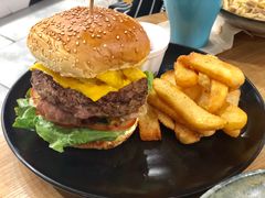 澳洲牛肉汉堡-HELLO 27 意面·沙拉·帕尼尼