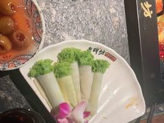 -老牌坊云南鱼豆花火锅(哈西万达店)