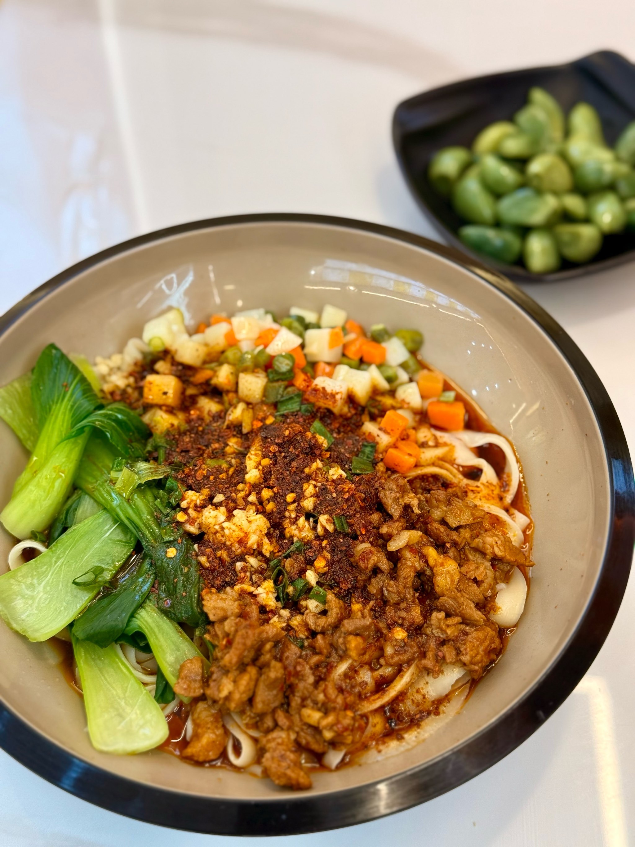 油泼肉臊子拌面:味蕾的极致狂欢作为一个