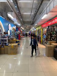 -百荣二期玩具城