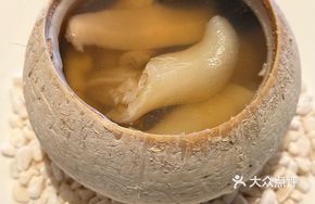 Coconut Emperor Conch Stewed with Fish Maw