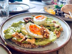 牛油果煮蛋吐司-RAC BAR(安福路店)