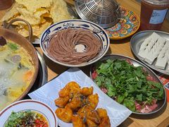 -洱火云南酸菜牛肉火锅(石景山当代商城店)