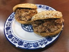 五香烧饼夹牛肉-牛街老爆肚满(牡丹园店)