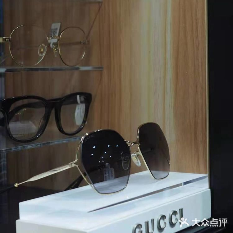 温镜阁眼镜店  配眼镜好选择