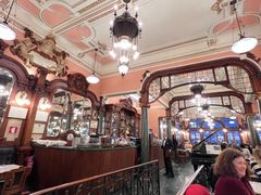 -Majestic Café