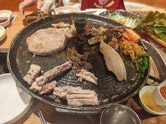 -江南猪肉商会无限续吃(弘大店)
