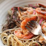 夏日必备的虾仁杂菌凉面，配酸甜汁和麻酱