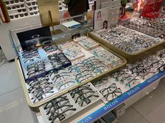 -美式眼镜·授权蔡司.依视路.尼康.豪雅.明月(人民广场店)