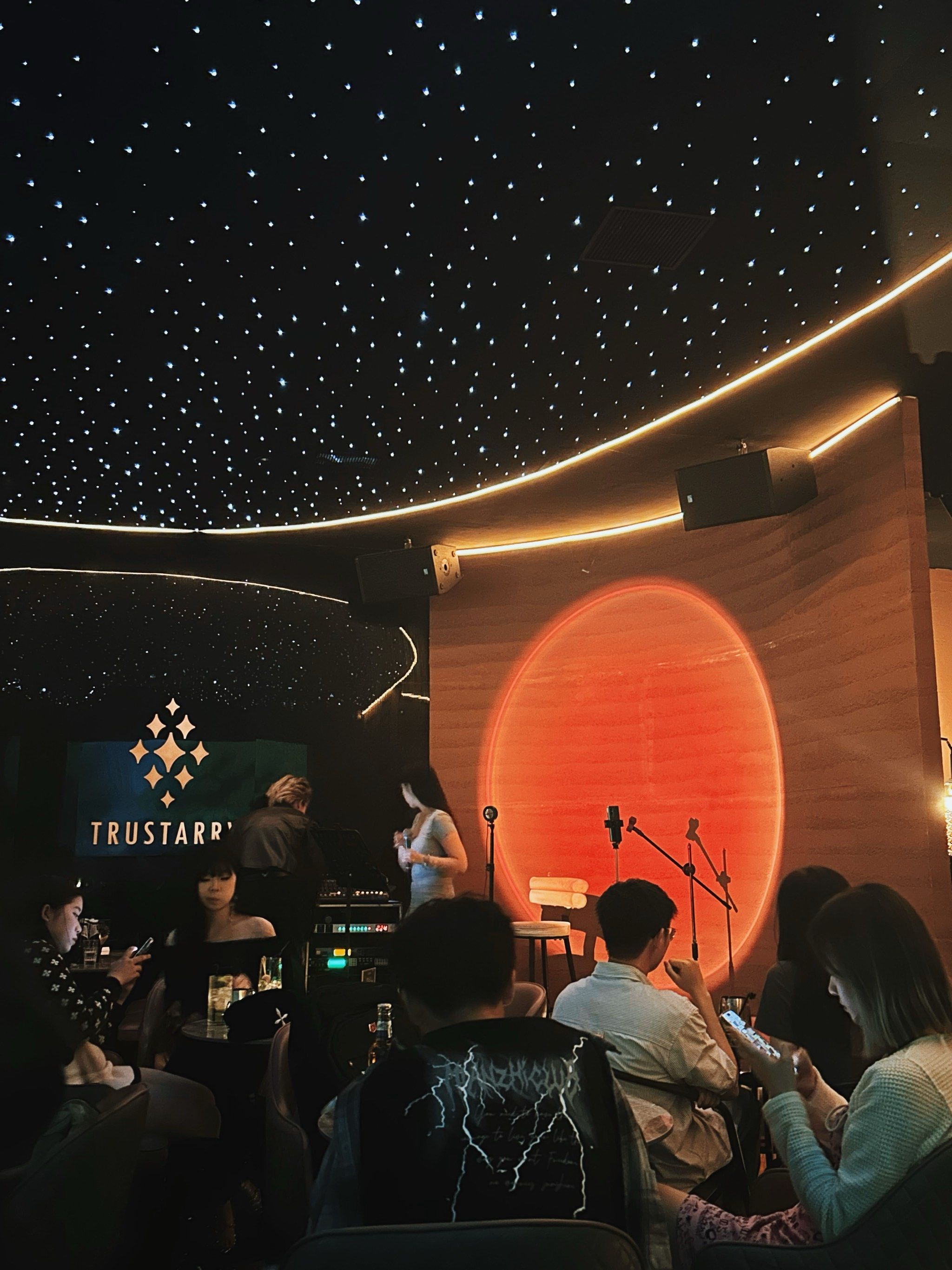 1 trustarry bar

94推荐理由:驻唱唱的好听99

99平江