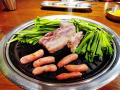 厚切猪肉-·缸桶屋·韩式牛肋条自助烤肉(西湖D11店)