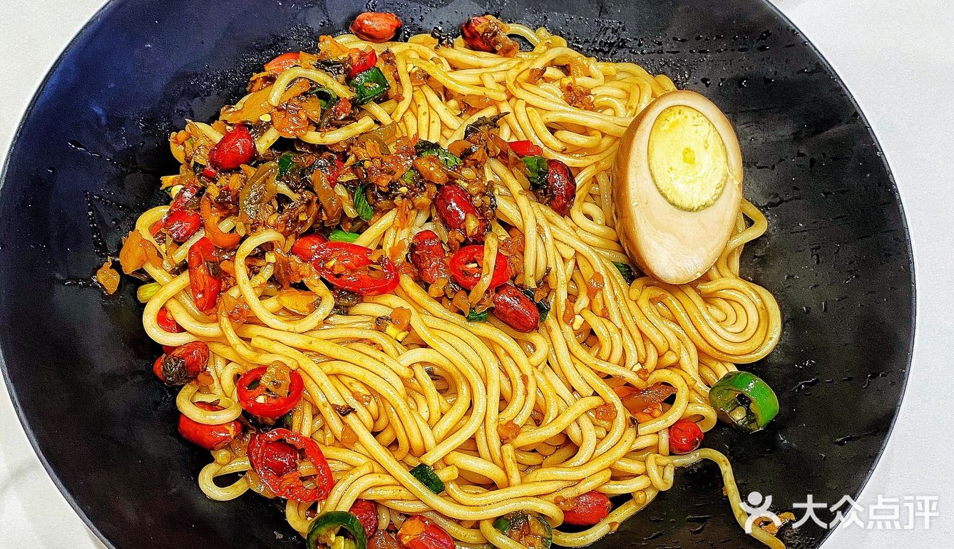 最近是爱上了江西的拌粉，一连吃了好几天的节奏。