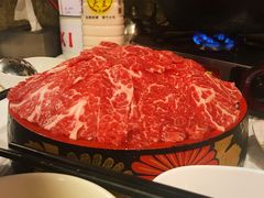 手切安格斯牛肉-鲜入围煮花胶鸡海鲜火锅