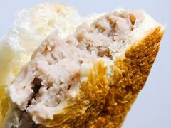 荔浦芋泥包-啊噗吐呦现场烘焙(麦凯乐店)