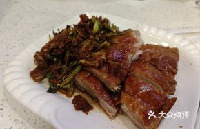 Roast Duck with Spicy Beef