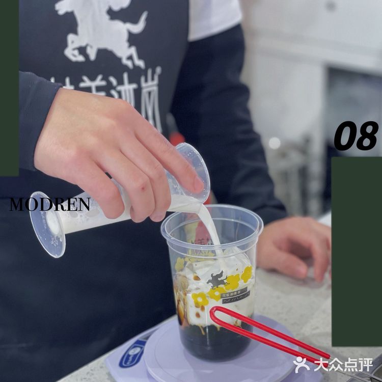 今天来试试这家台湾炒鸡出名的奶茶店喽