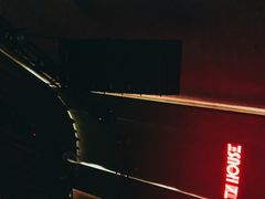 -TZ House音乐现场(来福士中心店)