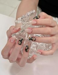 -桃色美甲沙龙