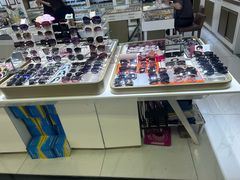 -美式眼镜·授权蔡司.依视路.尼康.豪雅.明月(人民广场店)