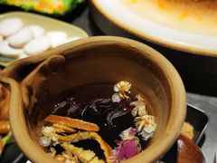 -冰冰龙虾·江湖菜·花园江景餐厅