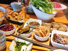 -野山舂·贵州现舂酸汤火锅(鸿通城店)