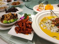 -王朝大酒店徐汇店-地面停车场