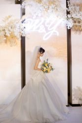 -Lady  Jane高端婚纱礼服馆