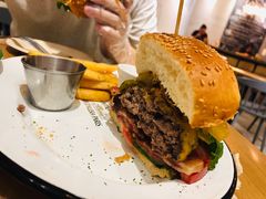 澳洲牛肉汉堡-HELLO 27 意面·沙拉·帕尼尼