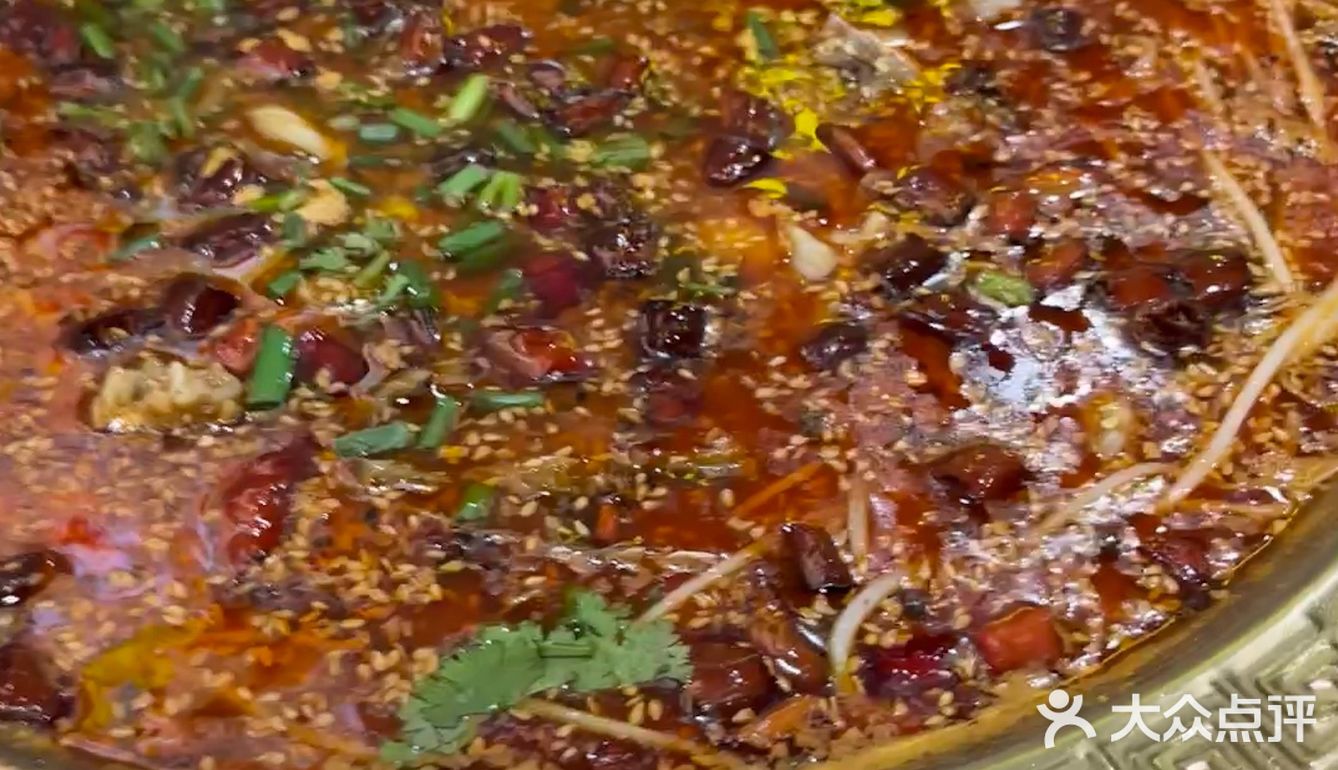 热气腾腾的鱼火锅之夜