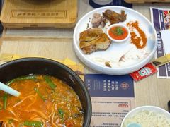 -花馬肆.云南过桥米线(汉神购物广场现场熬汤店)
