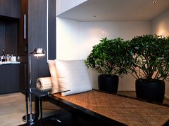 上海柏悦酒店外交官套房-客厅躺椅-上海柏悦酒店