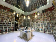 -钟书阁(松江泰晤士小镇店)