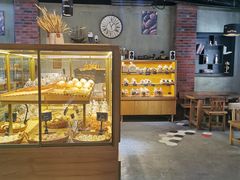 面包甜点陈列柜-啊噗吐呦现场烘焙(麦凯乐店)