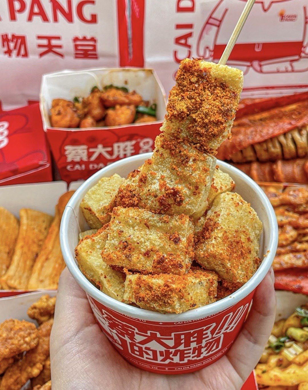 干炸里脊:把里脊肉切成薄片,用盐,料酒等调料腌制后