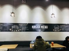 大堂-HELLO 27 意面·沙拉·帕尼尼