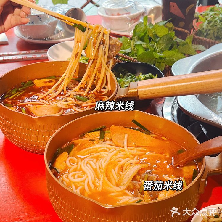 云南带皮羊肉火锅配蘸水太香啦