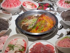 -茅草房·河畔园林火锅