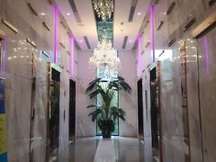 -上海虹桥西郊假日酒店