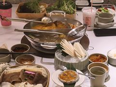 现熬牛骨汤-左庭右院鲜牛肉火锅(南通CBD大有境店)