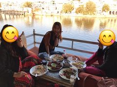 -Lake Shore Hotel & Restaurant