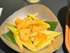 酸嘢青芒果-Ameigo梅果·云贵川bistro(长宁来福士店)