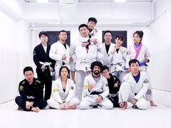 -菠萝格斗巴西柔术训练馆