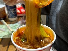 -郎吞虎咽酸辣粉(第一桥店)