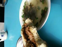 肉夹馍+粉丝汤-樊记腊汁肉(竹笆市总店)