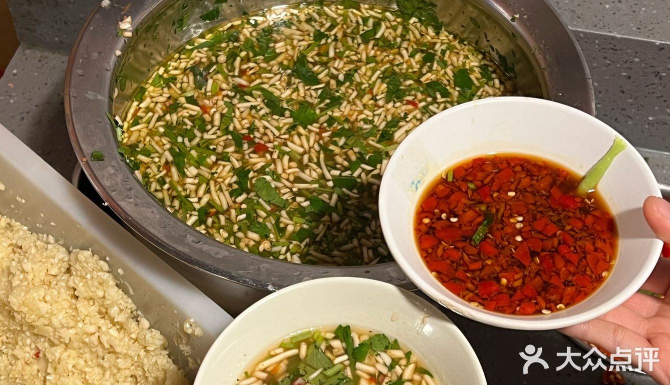 感觉整个九龙坡的人都在他家吃串串…