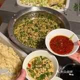 感觉整个九龙坡的人都在他家吃串串…