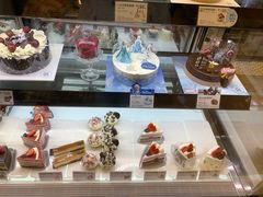 面包甜点陈列柜-巴黎贝甜(右安门店)