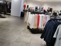 -URBAN REVIVO(上海中庚漫游城店)