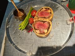 惠灵顿牛排-弦月窗LUNETTE BY AMANDA(复兴路店)